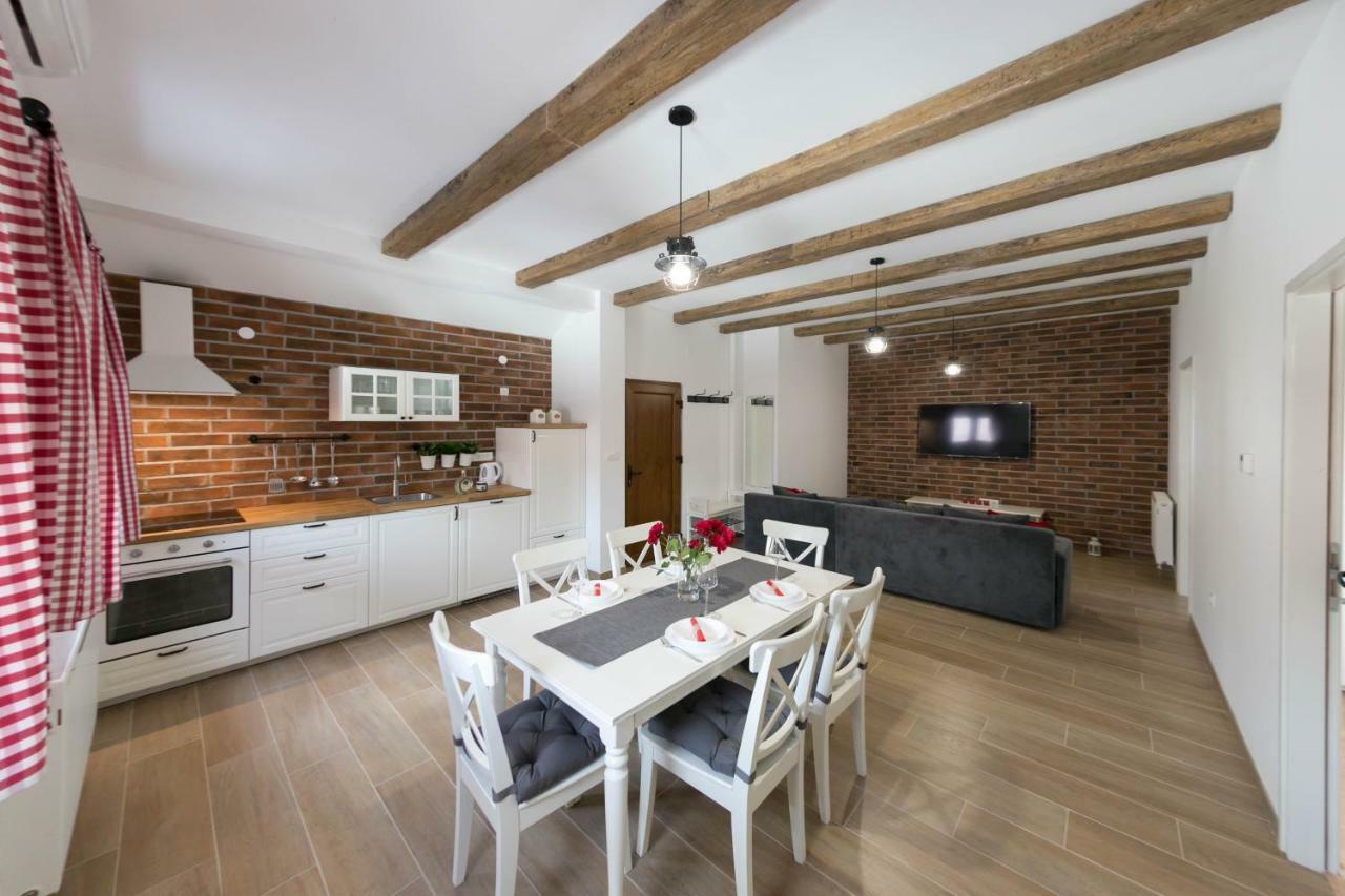 House Smolcic Lägenhet Otočac Exteriör bild