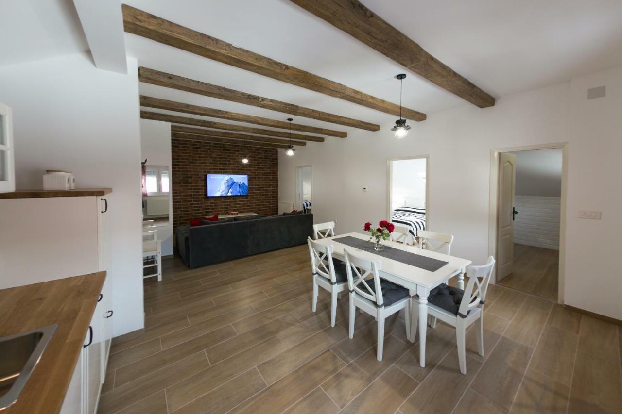 House Smolcic Lägenhet Otočac Exteriör bild