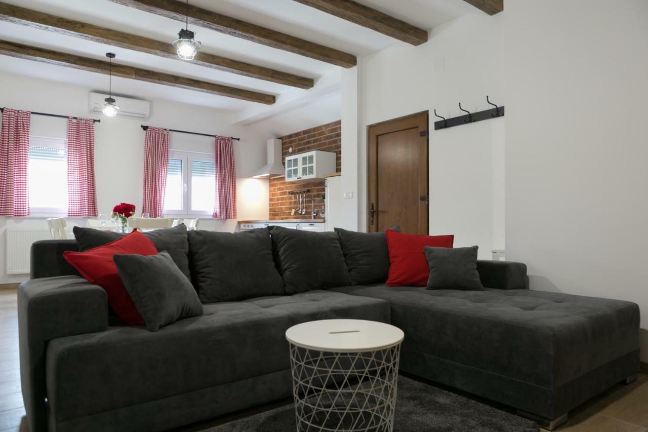 House Smolcic Lägenhet Otočac Exteriör bild