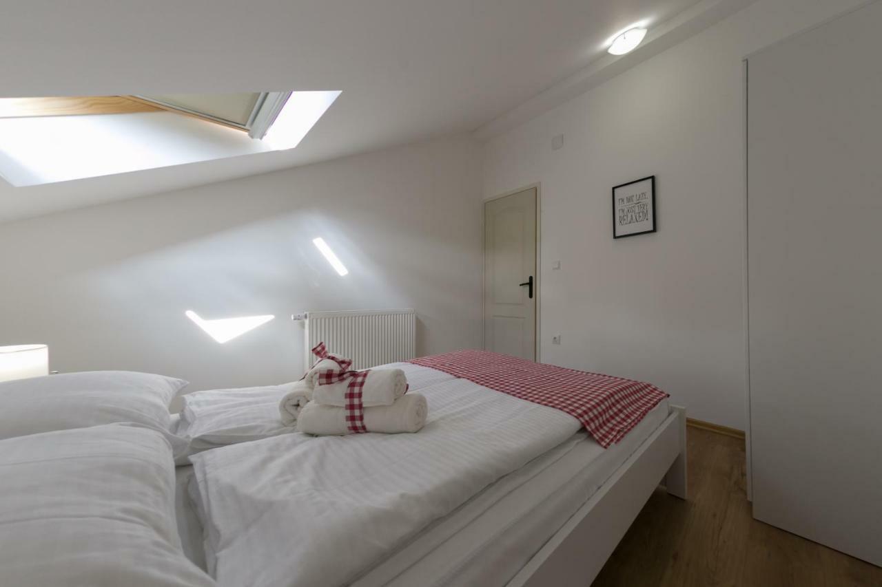House Smolcic Lägenhet Otočac Exteriör bild