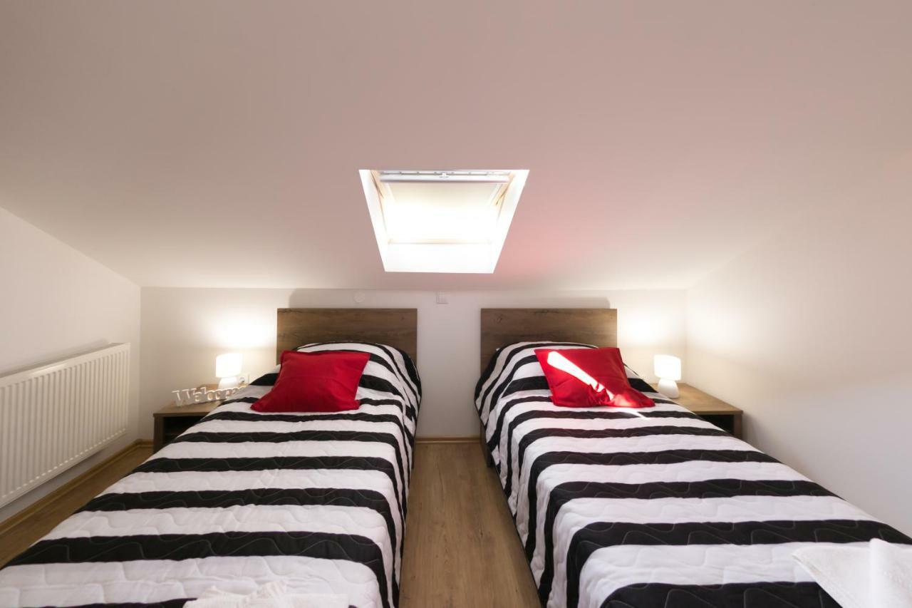 House Smolcic Lägenhet Otočac Exteriör bild