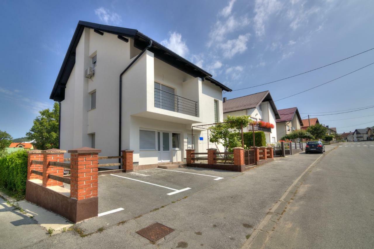 House Smolcic Lägenhet Otočac Exteriör bild