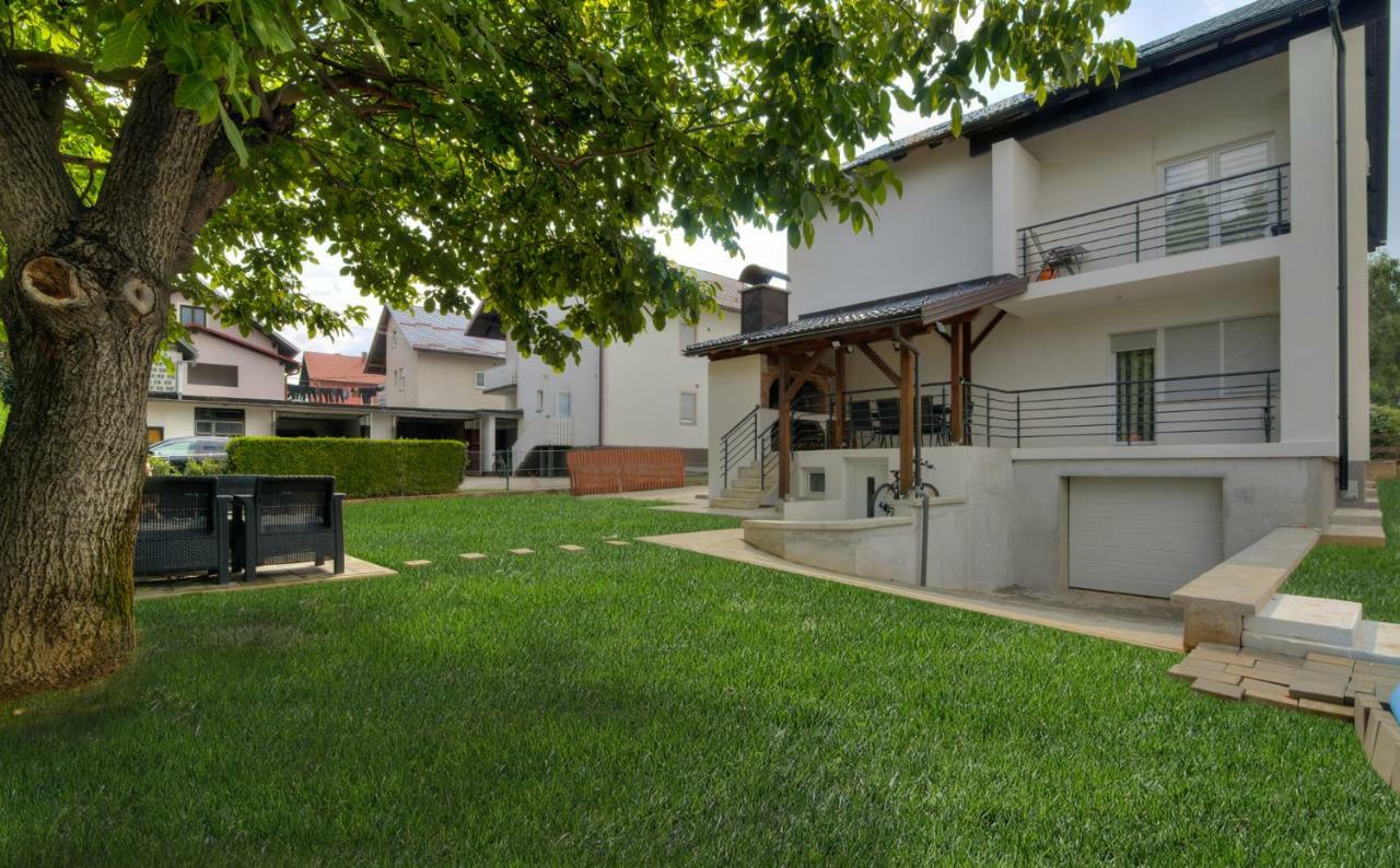 House Smolcic Lägenhet Otočac Exteriör bild