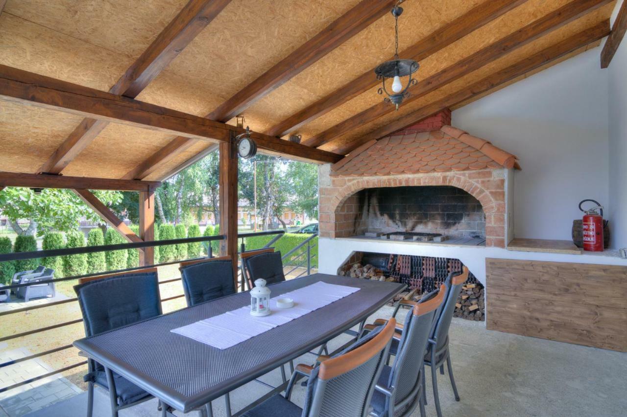 House Smolcic Lägenhet Otočac Exteriör bild